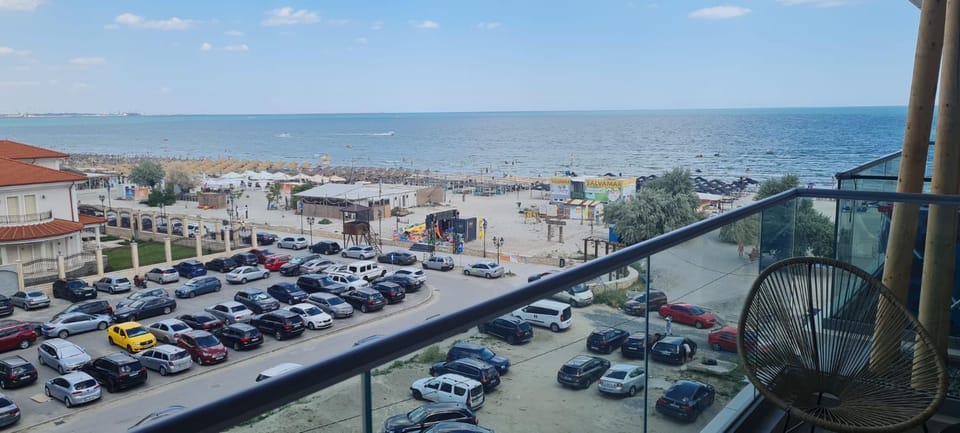 L&C Beach Home by Zora apartament,pe plaja Apartment hotel in Constanța County