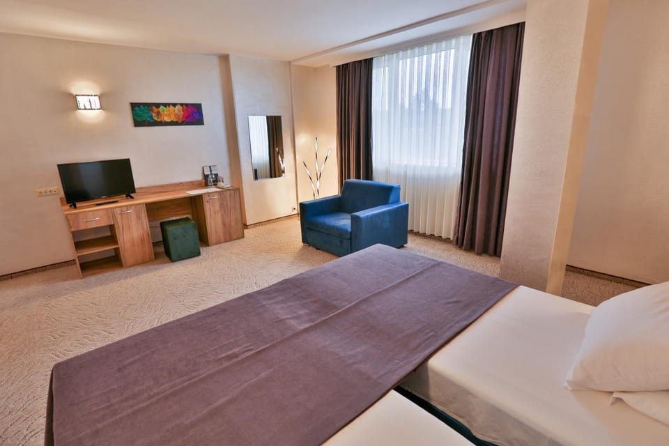 People, Property logo or sign, View (from property/room), Lobby or reception, Other, Decorative detail, Floor plan, On site