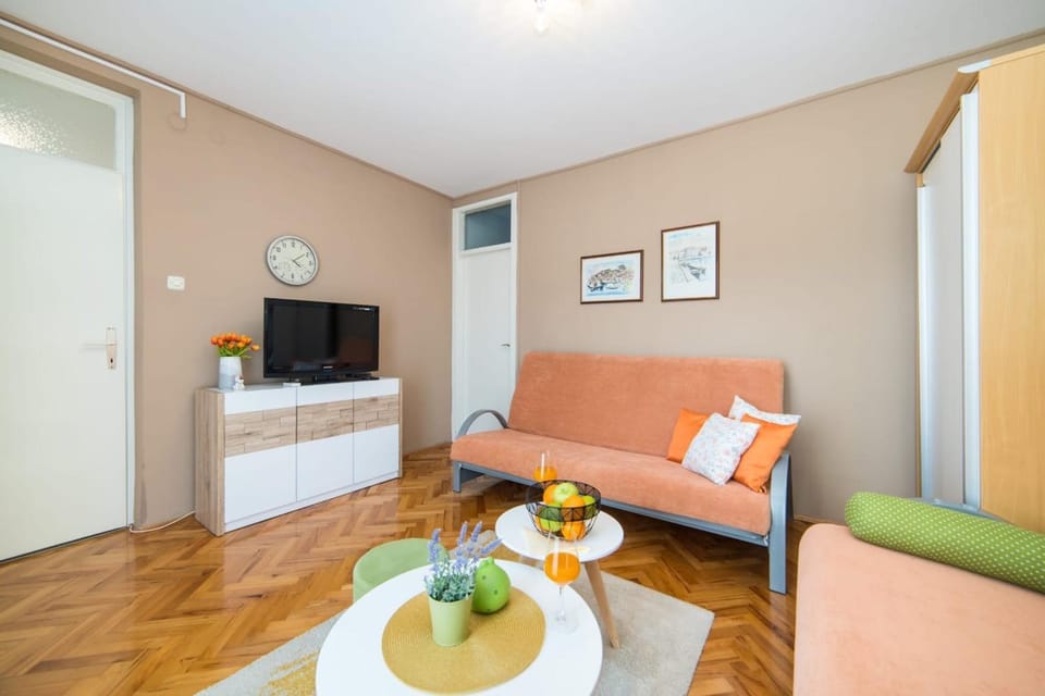 Apartment Orange Oasis Apartment in Makarska