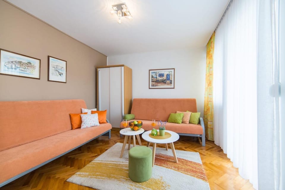 Apartment Orange Oasis Apartment in Makarska