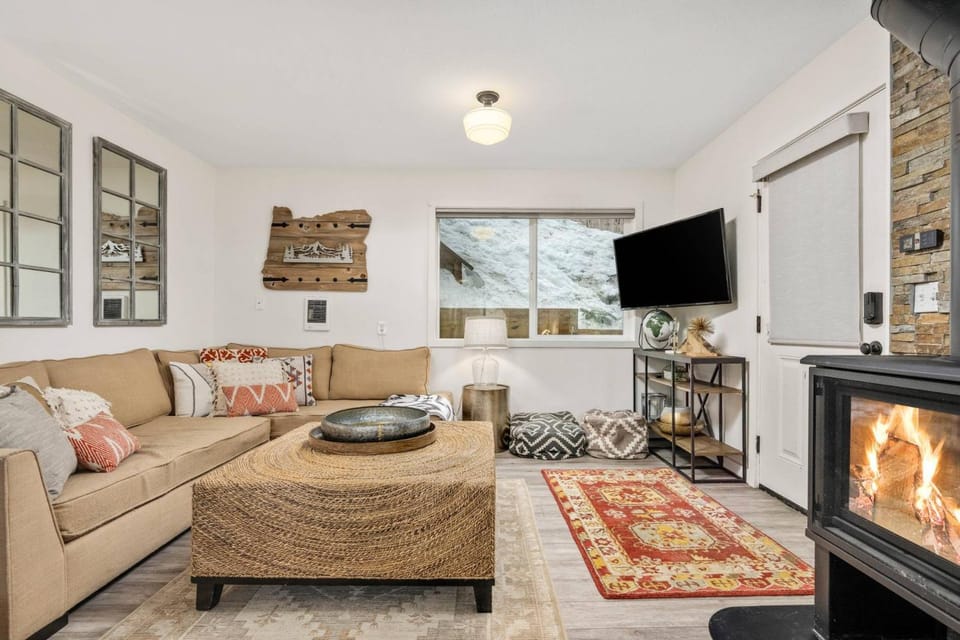 Mountain Rose House in Clackamas County
