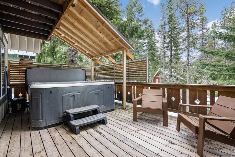 Mountain Rose House in Clackamas County