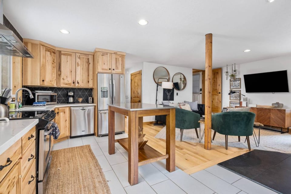 Mountain Rose House in Clackamas County
