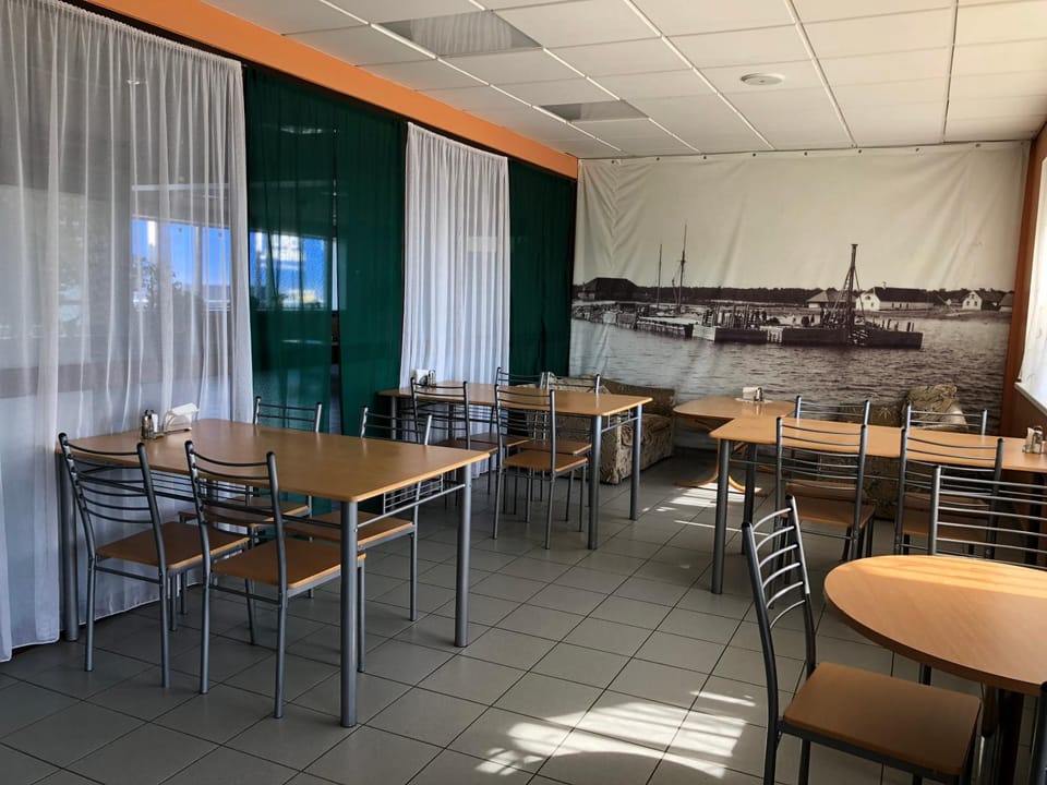 Restaurant/places to eat, Food and drinks