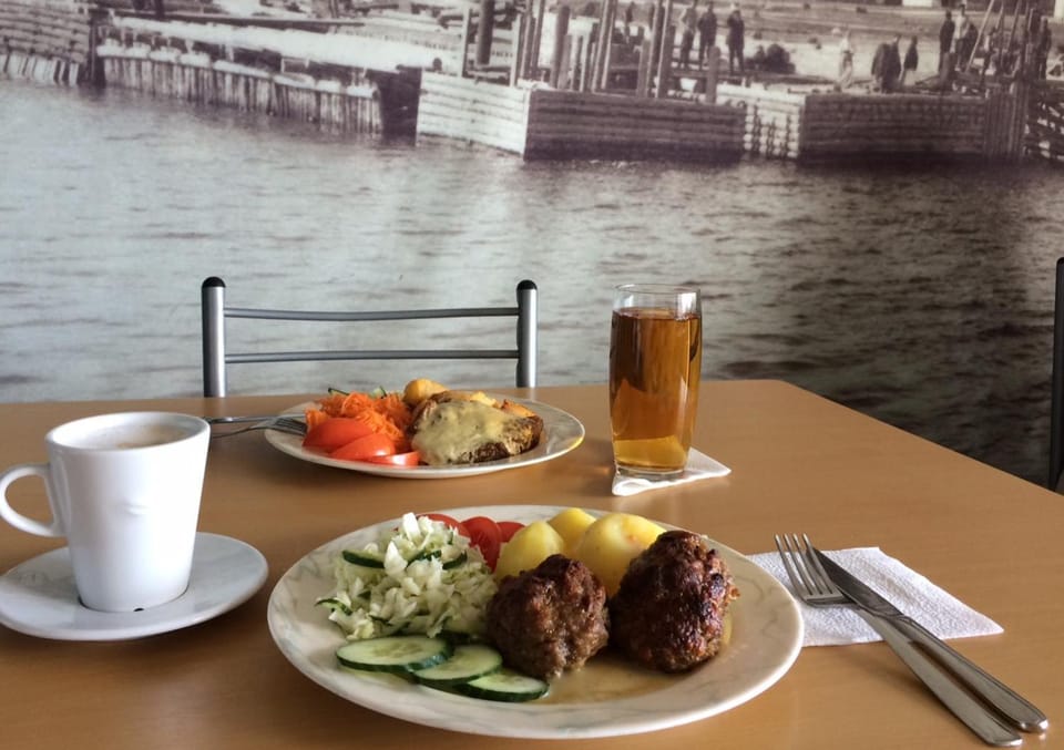 Restaurant/places to eat, Food