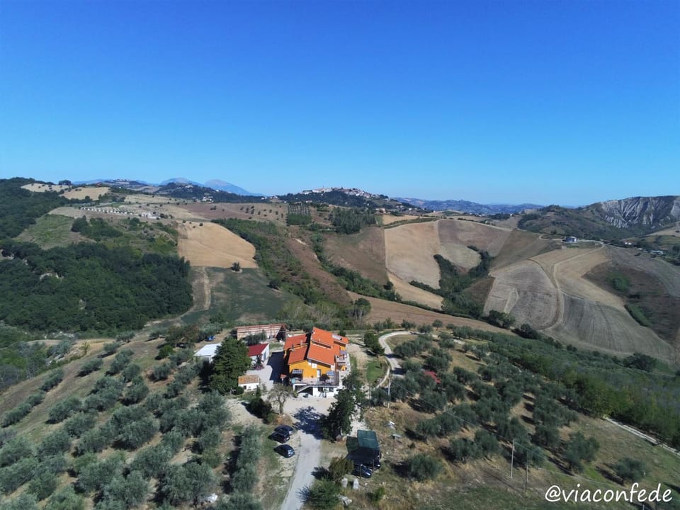 Property building, Nearby landmark, Day, Neighbourhood, Natural landscape, Bird's eye view, Mountain view