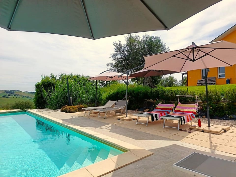 Property building, Day, Garden, Garden view, Pool view, Swimming pool, sunbed