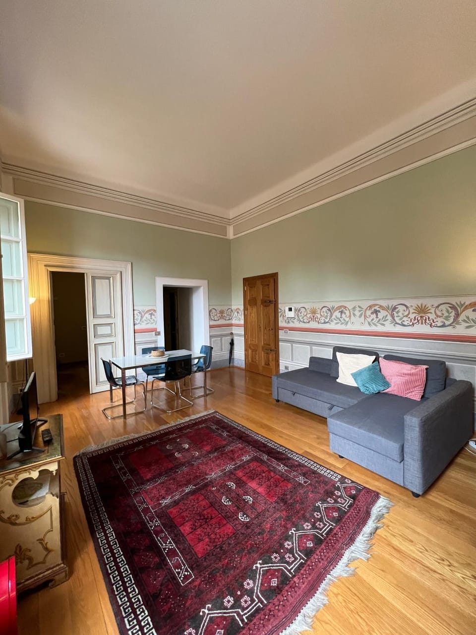 Communal lounge/ TV room, Living room, Dining area