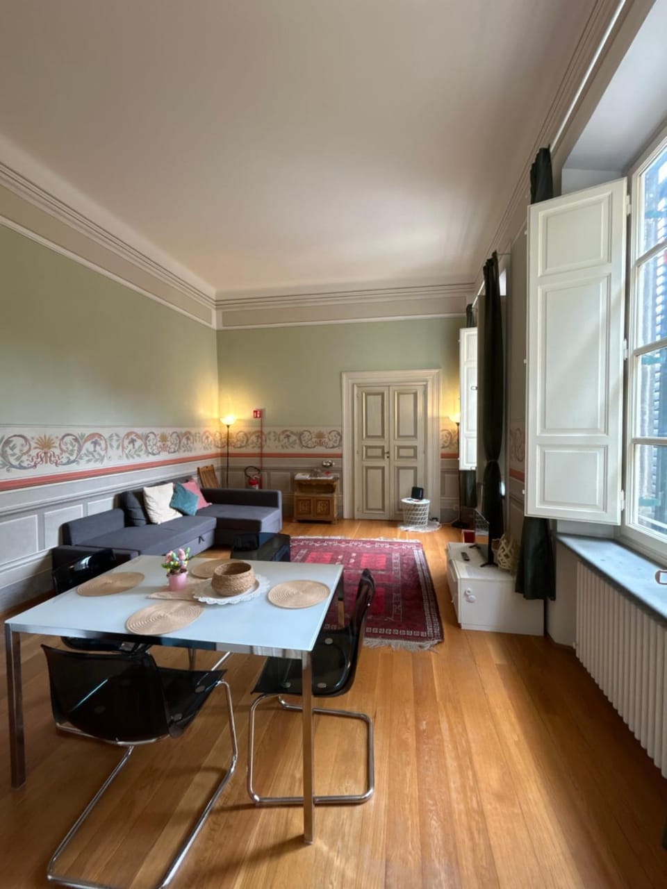 Living room, Seating area, Dining area, internet