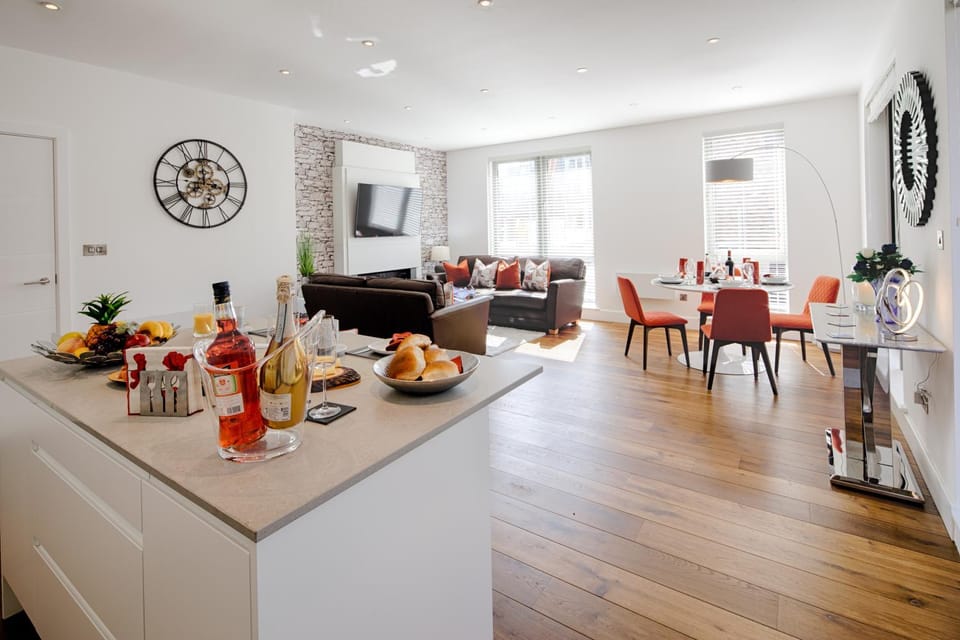Living room, Dining area, kitchen