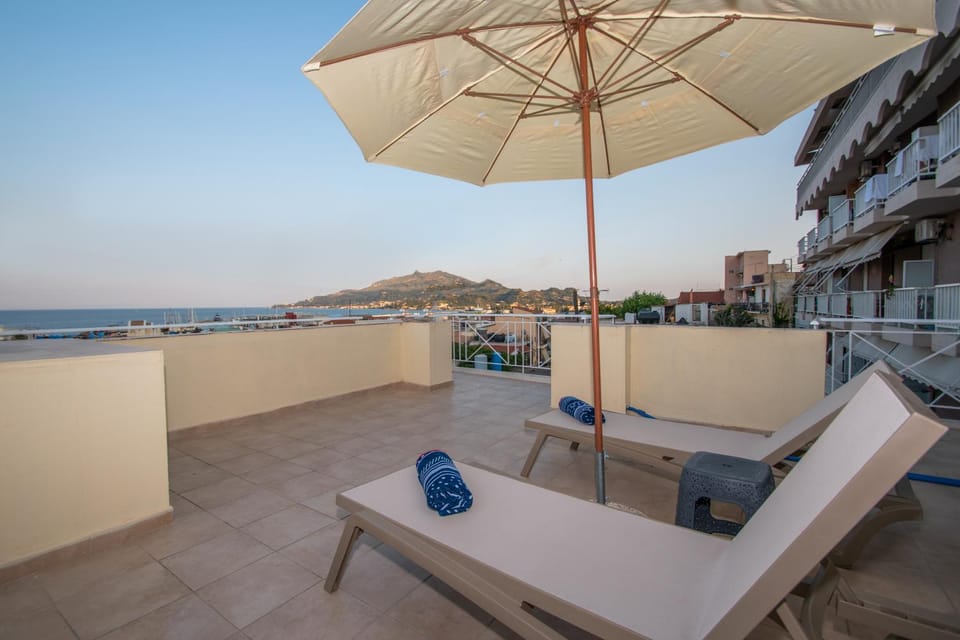 Patio, Day, Natural landscape, View (from property/room), Balcony/Terrace, Dining area, Mountain view, Sea view, sunbed