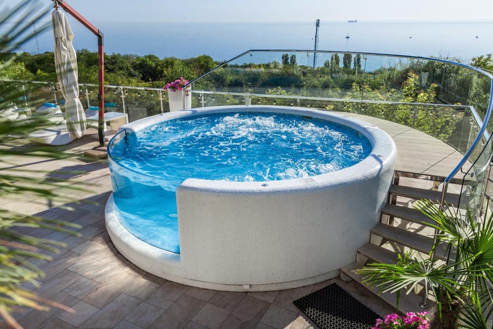 Day, Hot Tub, Swimming pool