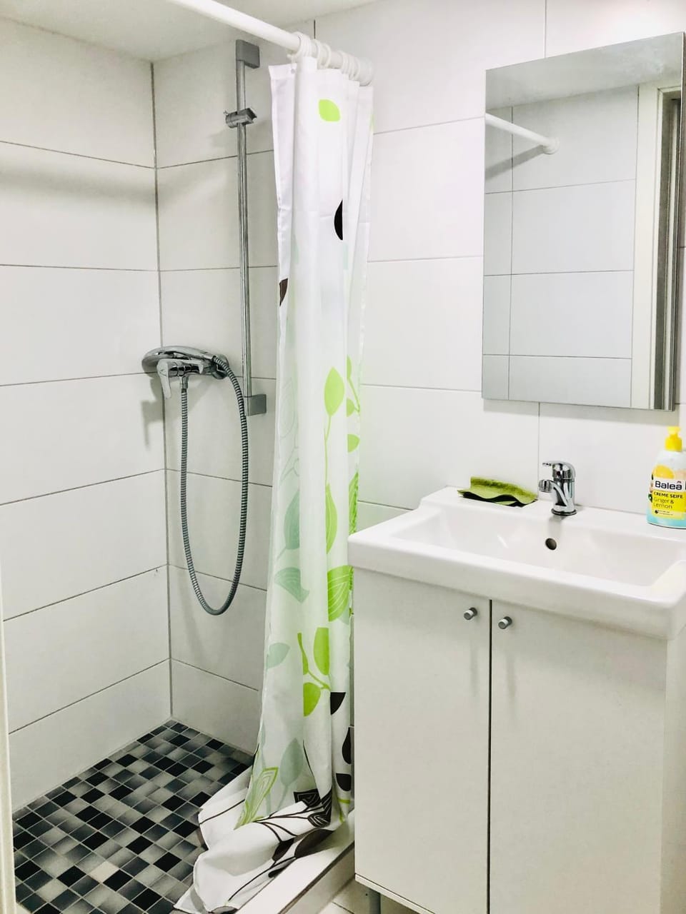Shower, towels