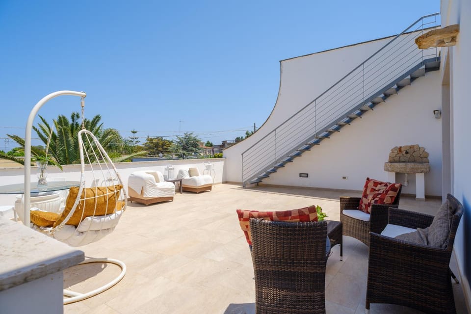 Property building, Balcony/Terrace, Living room