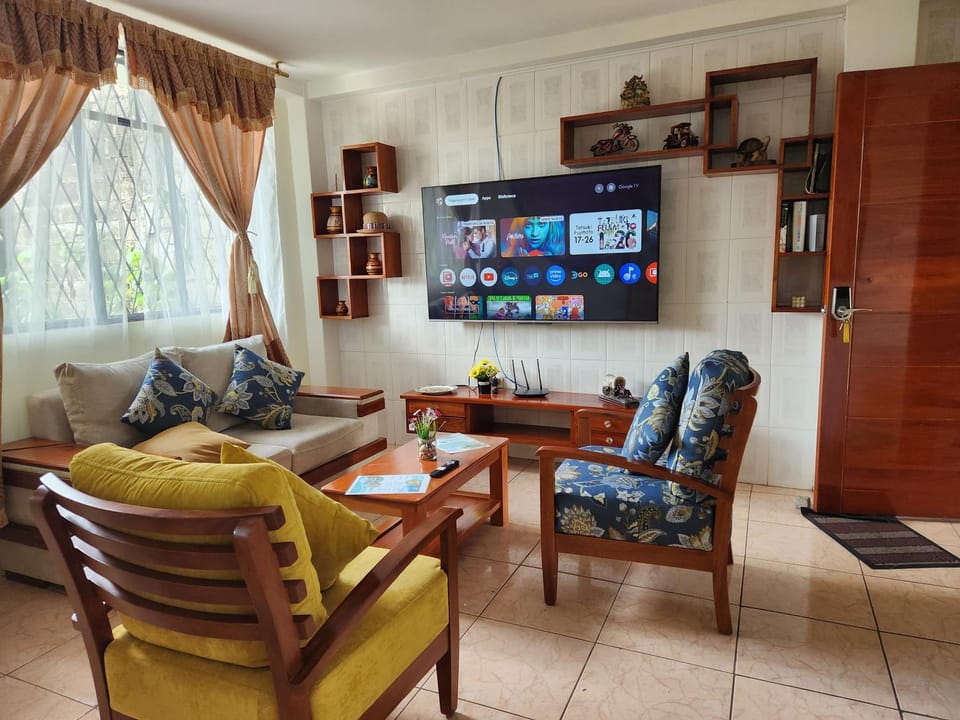 Communal lounge/ TV room, TV and multimedia, Living room, Evening entertainment