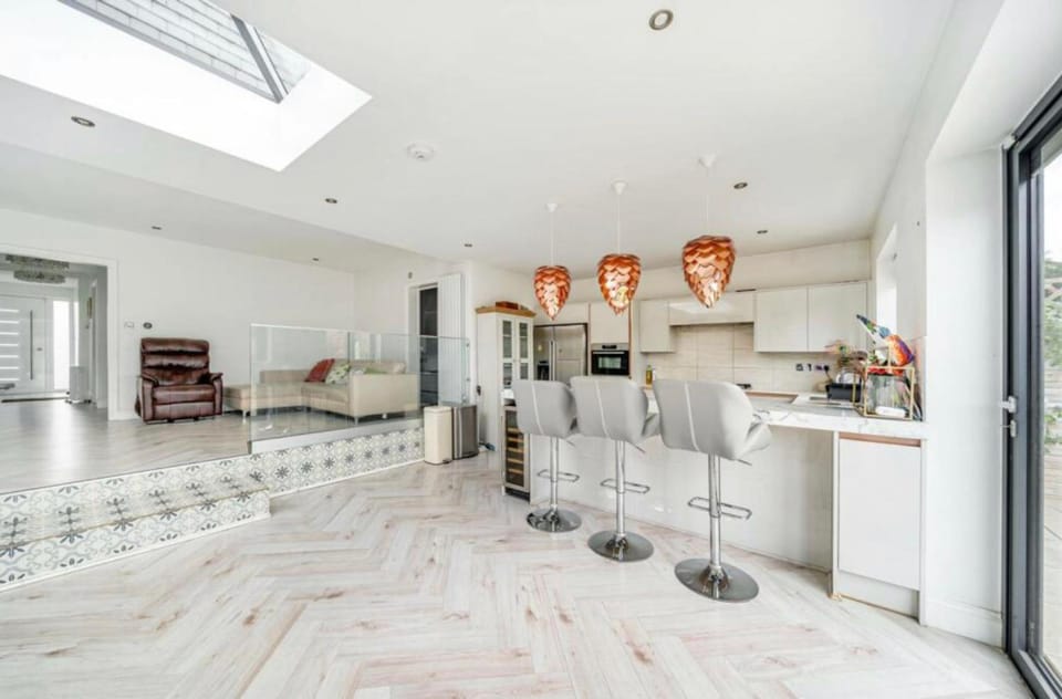 Modern Family Home in Greater London House in Pinner