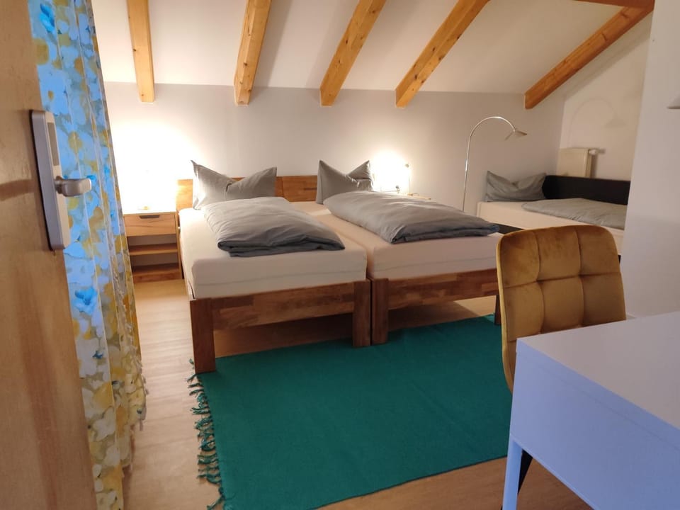 Bed, Photo of the whole room, Seating area, Bedroom