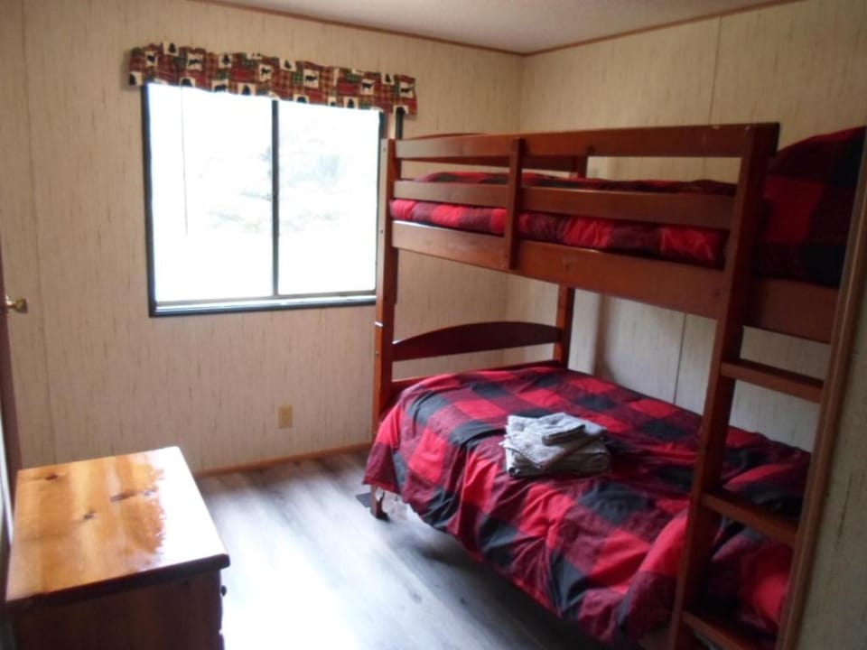 Full Moon Cabin Cabin in Castle Rock Lake