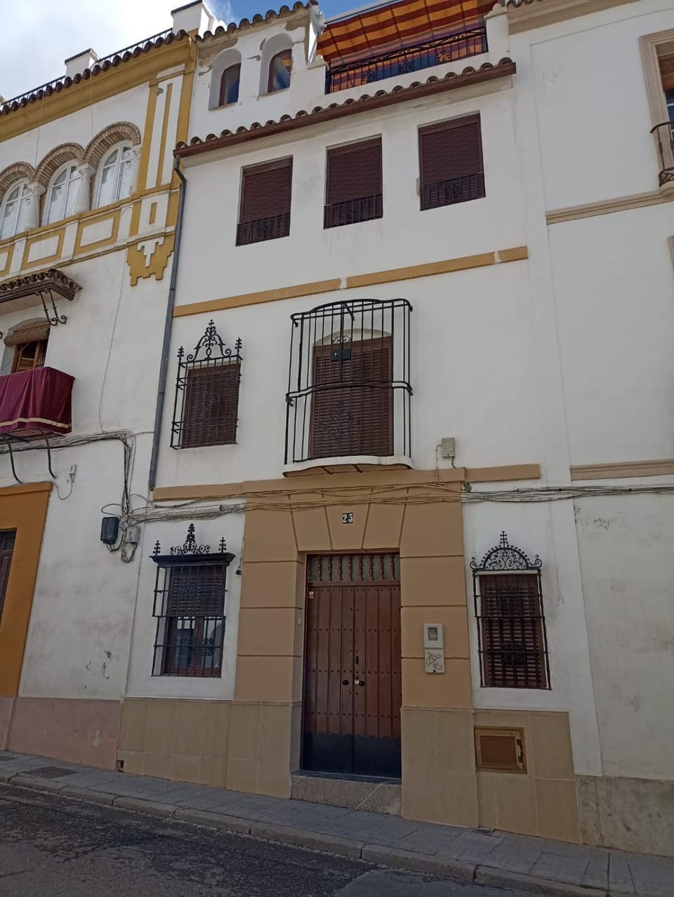 Facade/entrance