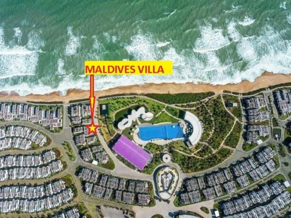 Property building, Nearby landmark, Neighbourhood, Beach