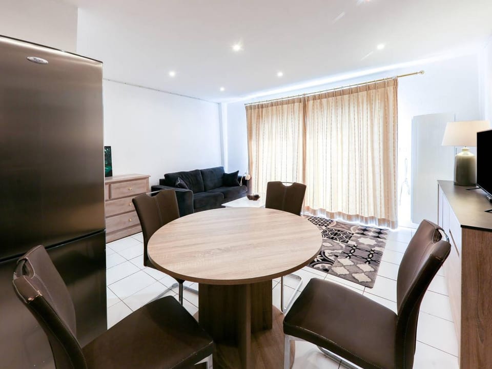 Appartement avec grande terrasse, WIFI, proche port et commerces, Perros-Guirec - FR-1-368-338 Apartment in Perros-Guirec