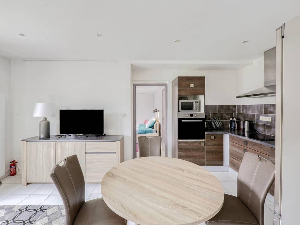 Appartement avec grande terrasse, WIFI, proche port et commerces, Perros-Guirec - FR-1-368-338 Apartment in Perros-Guirec