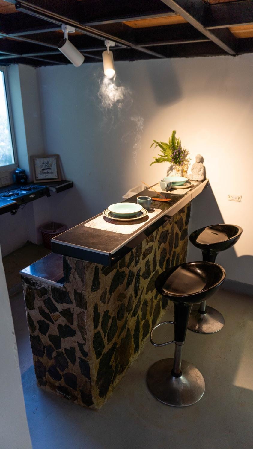 Kitchen or kitchenette, Dining area
