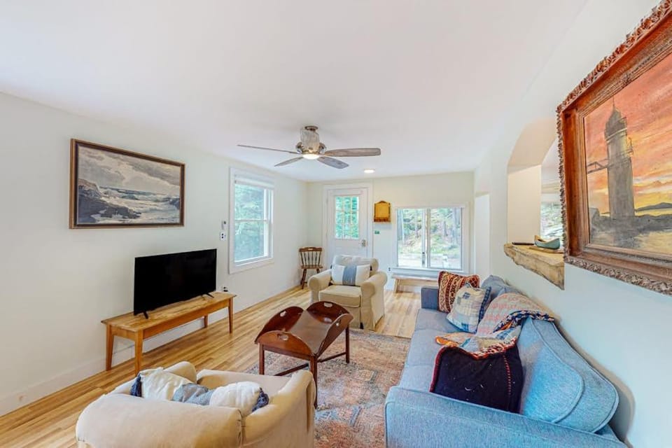 TV and multimedia, Living room, Seating area