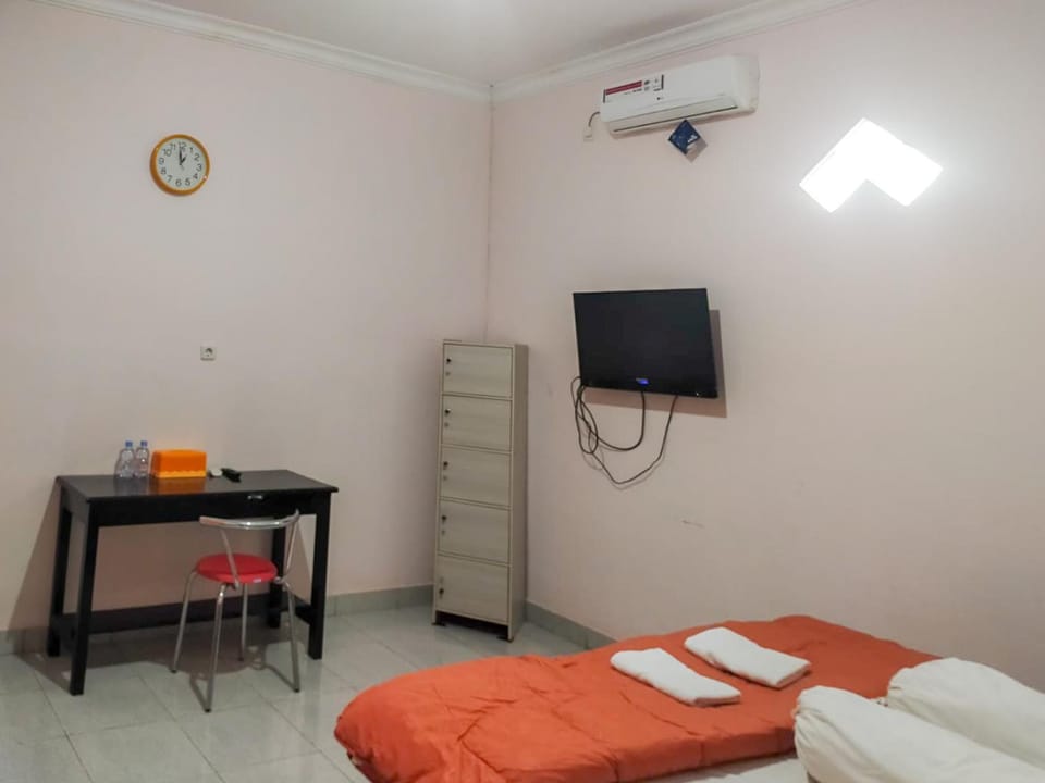 RedDoorz @ Makarios Hotel Poso Hotel in Indonesia