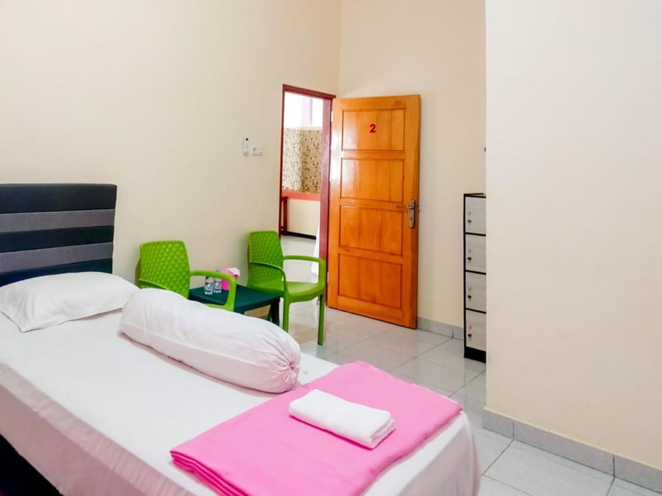 RedDoorz @ Makarios Hotel Poso Hotel in Indonesia