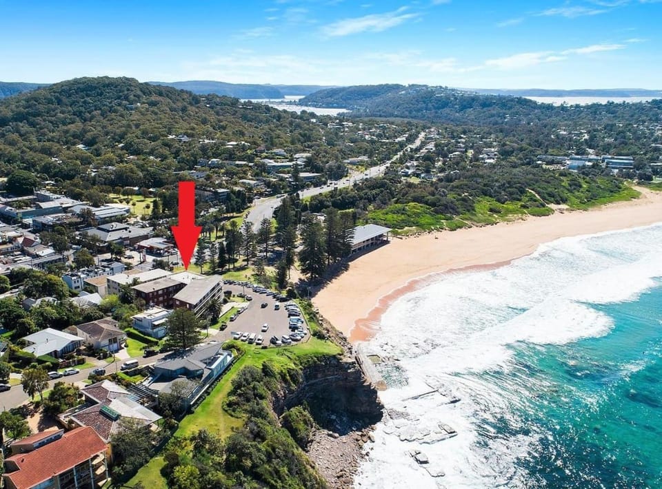 Property building, Neighbourhood, Natural landscape, Bird's eye view, Beach, Sea view, Street view