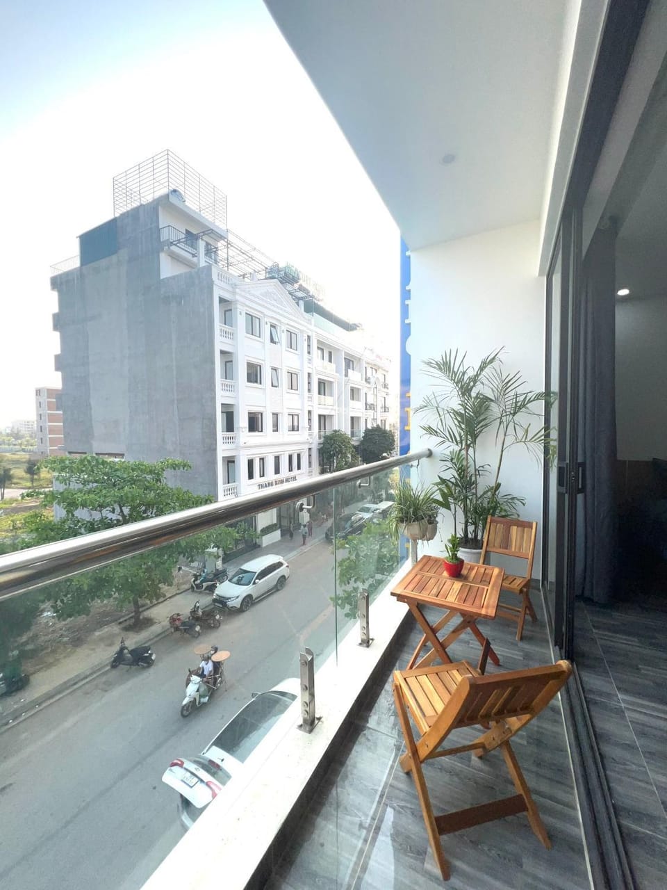 Balcony/Terrace, Street view