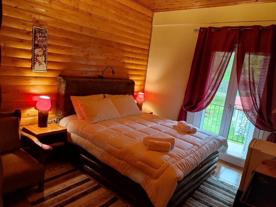 Ο Σκίουρος Παραδοσιακοί Ξενώνες Bed and Breakfast in Peloponnese, Western Greece and the Ionian