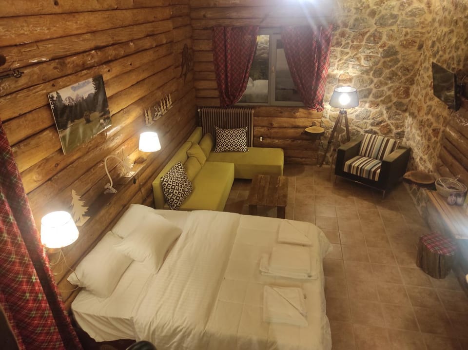 Ο Σκίουρος Παραδοσιακοί Ξενώνες Bed and Breakfast in Peloponnese, Western Greece and the Ionian