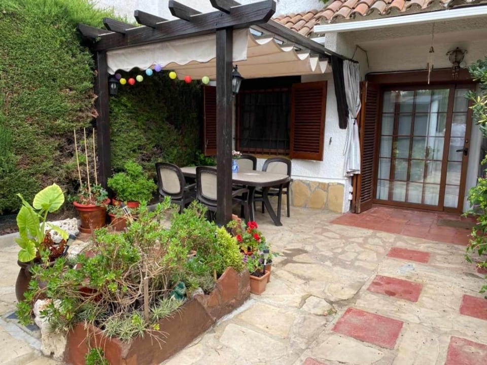 Casa Blanca 42 – Piscina, BBQ y Wifi (5 pax) Vacation rental in Selva
