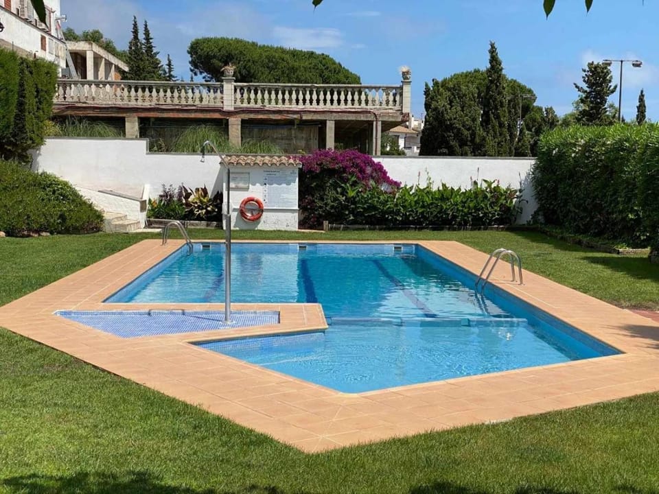 Casa Blanca 42 – Piscina, BBQ y Wifi (5 pax) Vacation rental in Selva