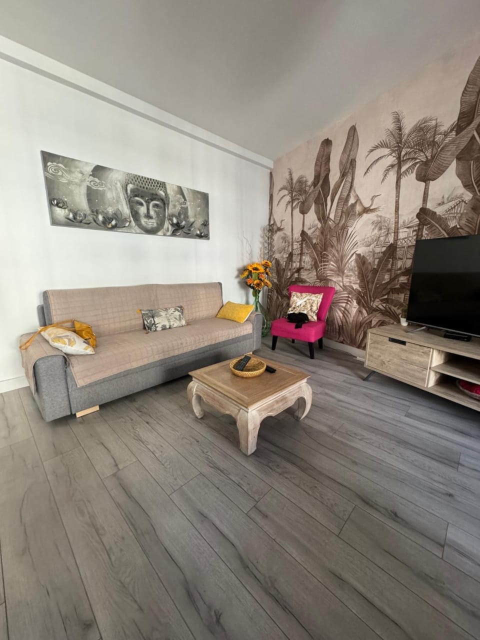 Communal lounge/ TV room, Living room