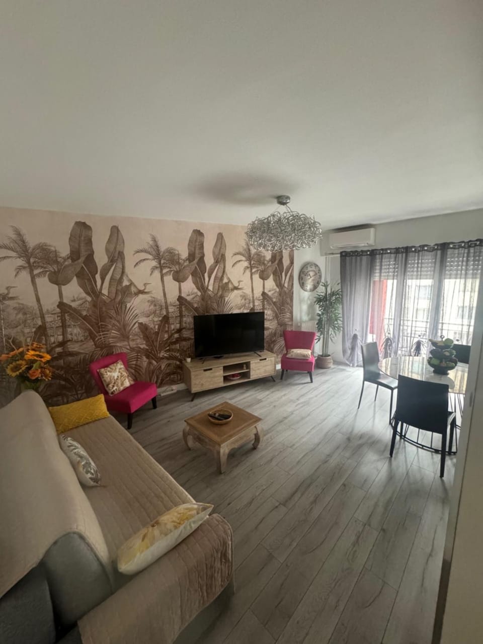 Communal lounge/ TV room, Living room, Seating area