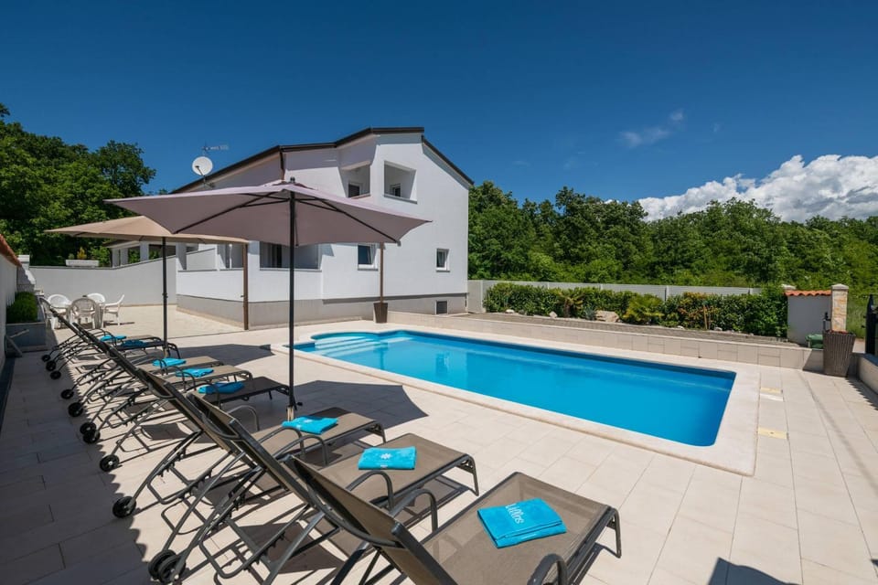 Property building, Pool view, Swimming pool