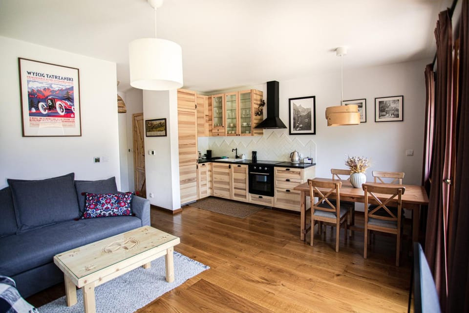 Kitchen or kitchenette, Living room, Seating area, Dining area
