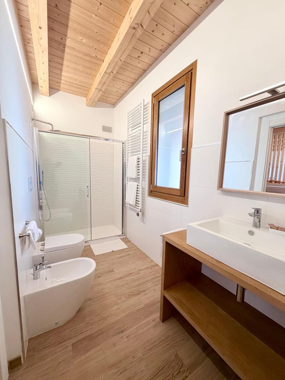 Toilet, Bathroom, towels