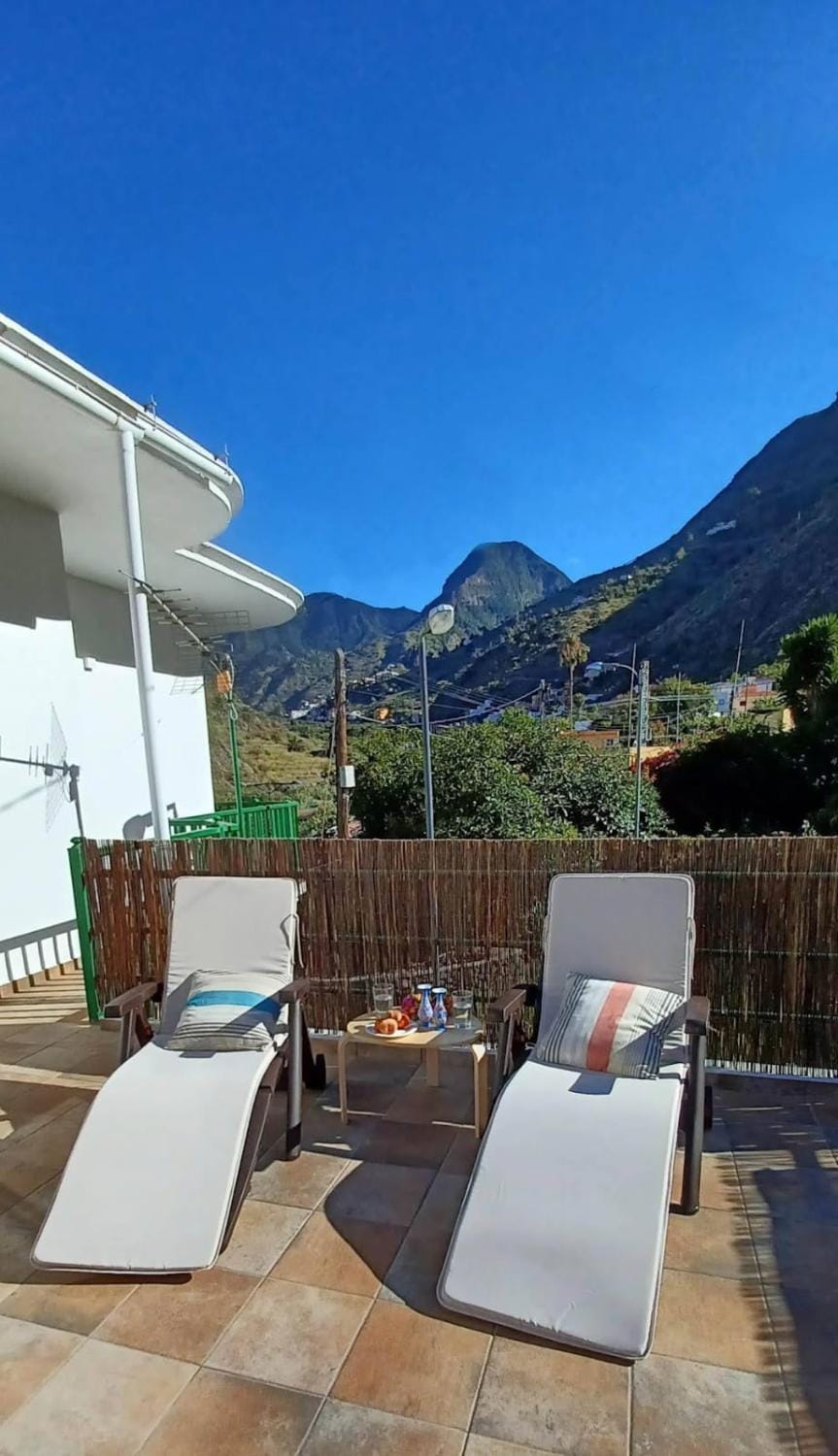 Balcony/Terrace, City view, Mountain view
