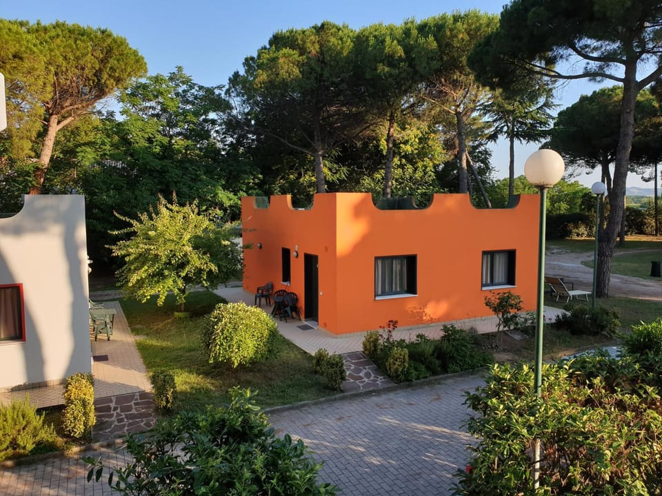 Property building, Facade/entrance, Garden