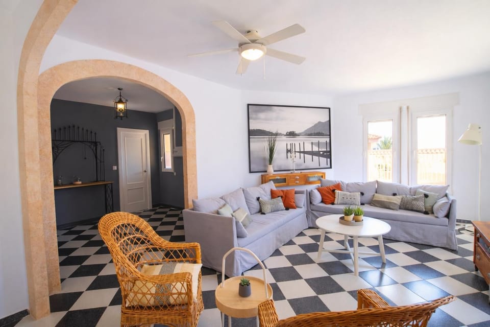 Living room, Seating area