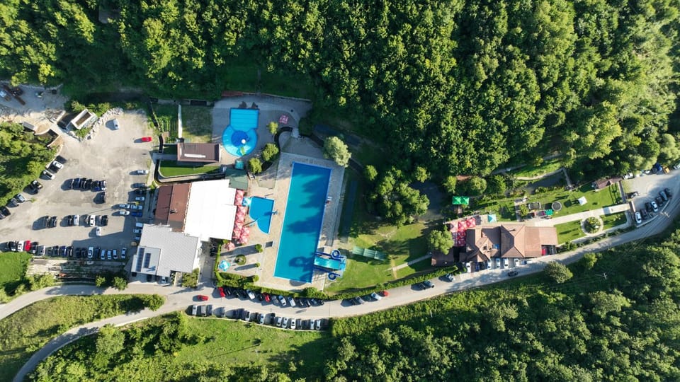Neighbourhood, Natural landscape, Bird's eye view, Pool view, Street view, Swimming pool, Parking