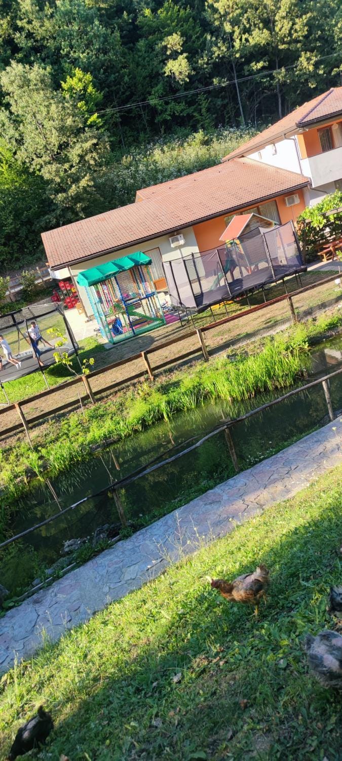 Neighbourhood, Natural landscape