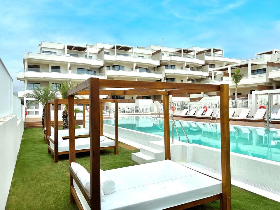 Property building, Swimming pool, sunbed