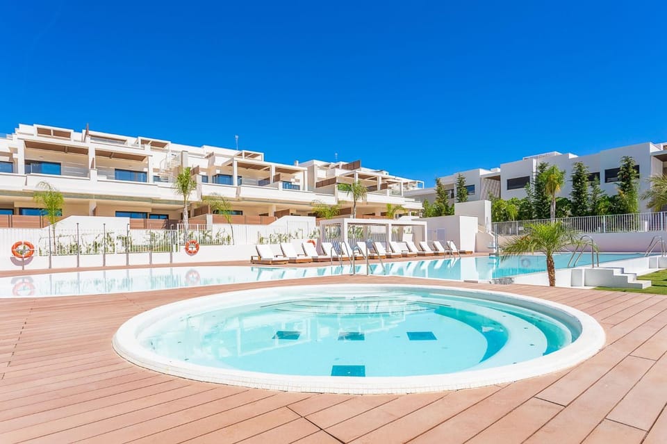 Swimming pool, sunbed