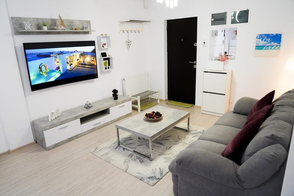 TV and multimedia, Living room, Evening entertainment
