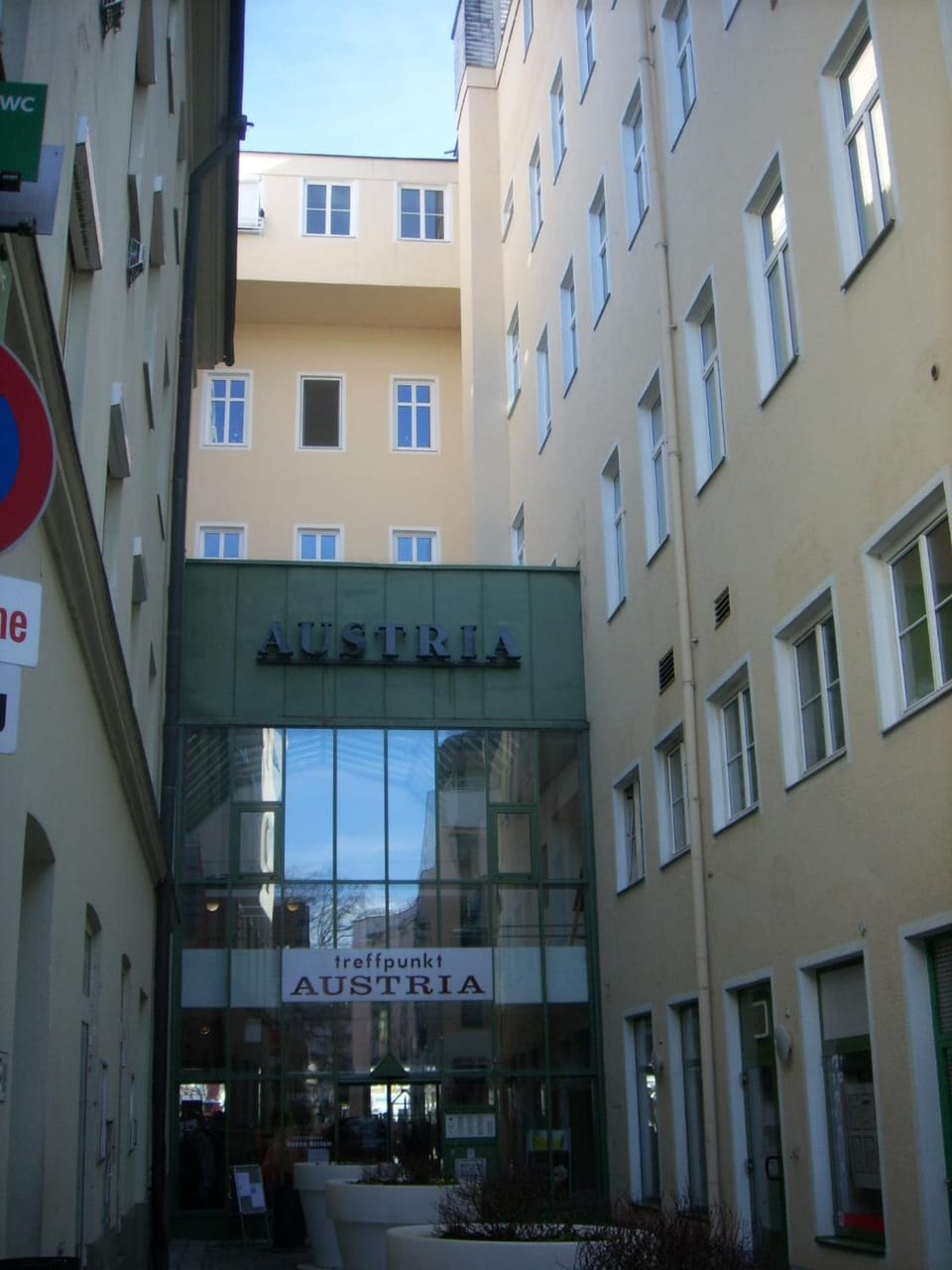 Facade/entrance